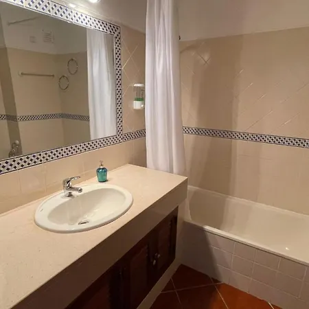 Superb With Patio And Direct Access To Pool * Alvor