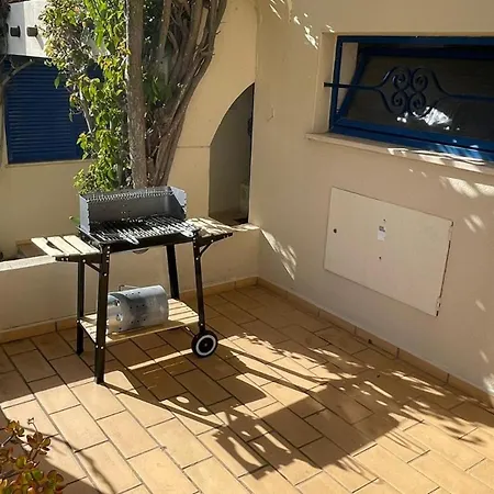 Superb With Patio And Direct Access To Pool דירה אלבור